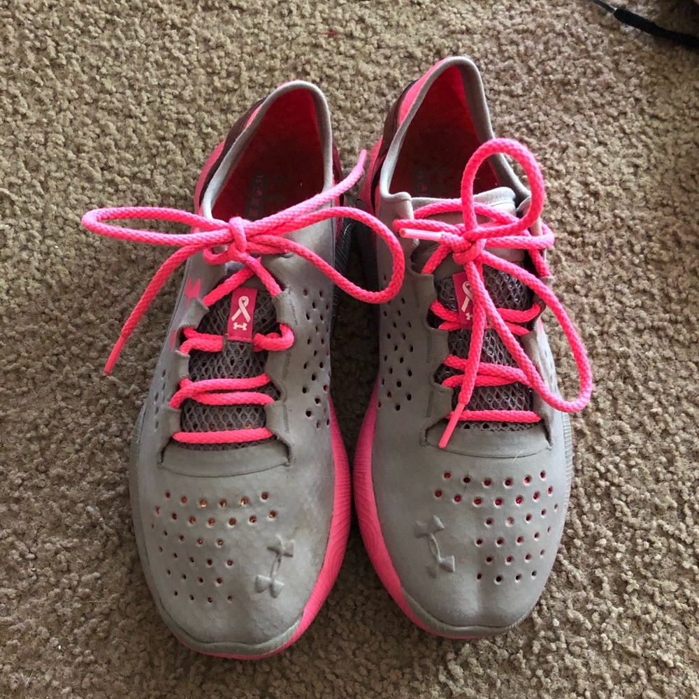 Women’s breast cancer underarmer shoes